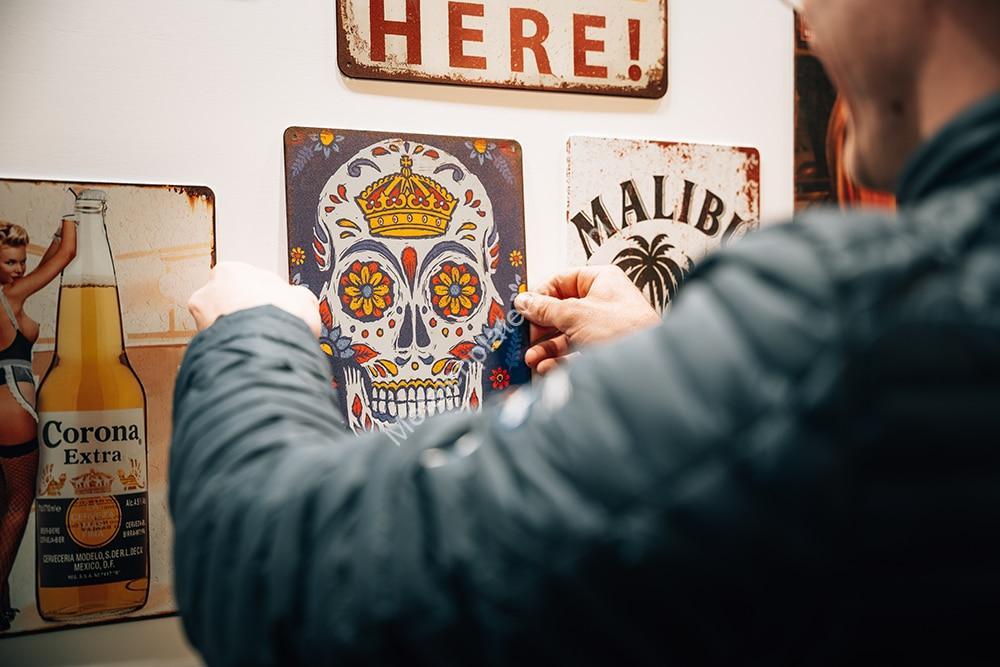 Modelo - Skeletons - Drink - Metal Wall Sign