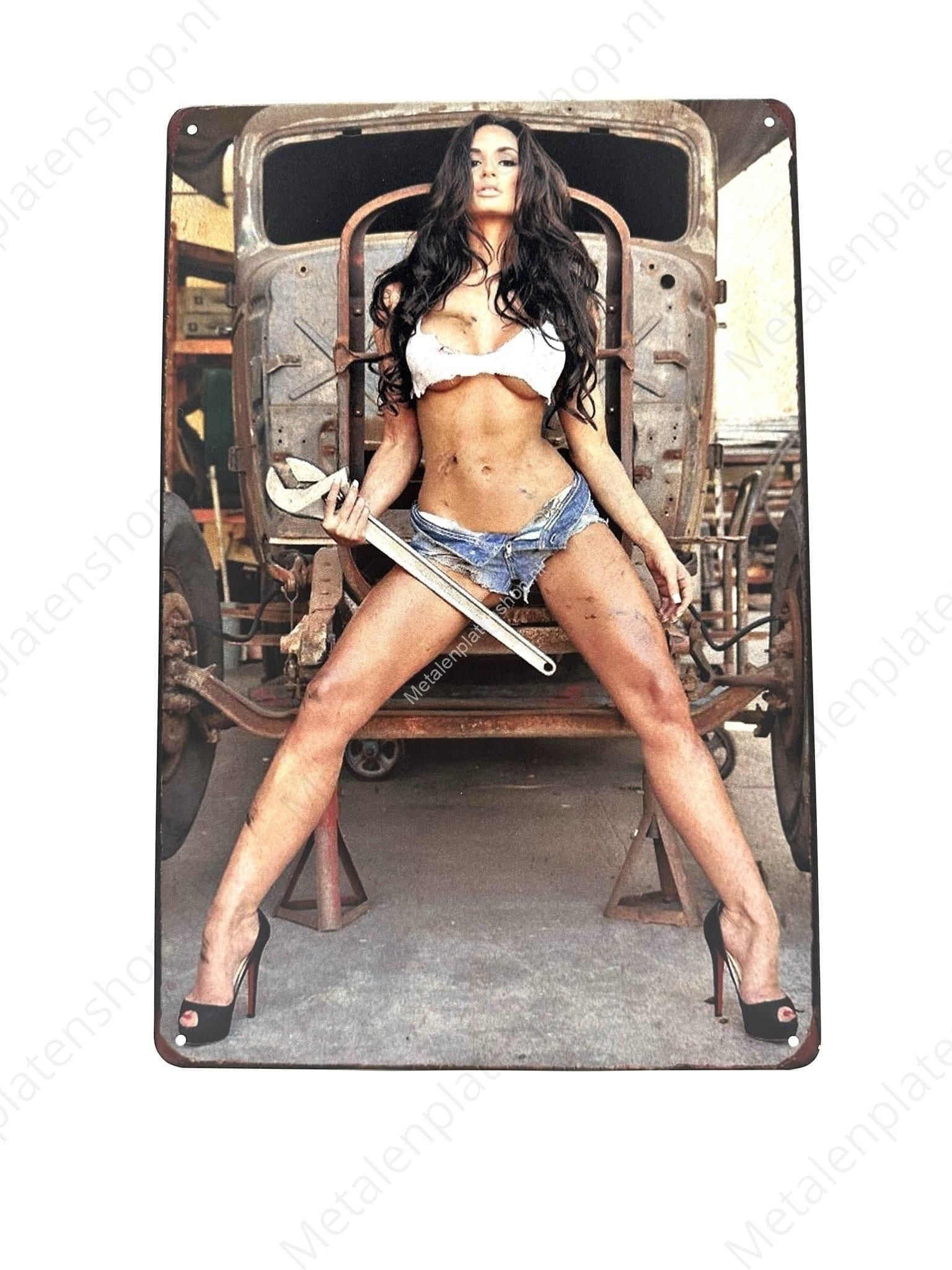 Vrouw met oldtimer - Metalen Wandbord Metaalbord