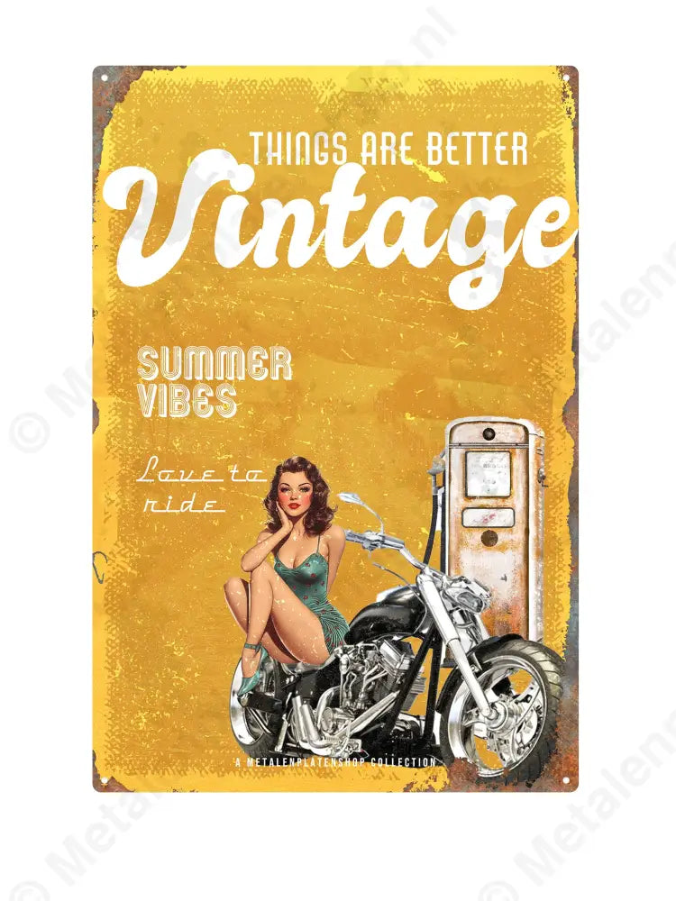 Things Are Better Vintage - Pin-Up - MPS Collection Geel Metaalbord